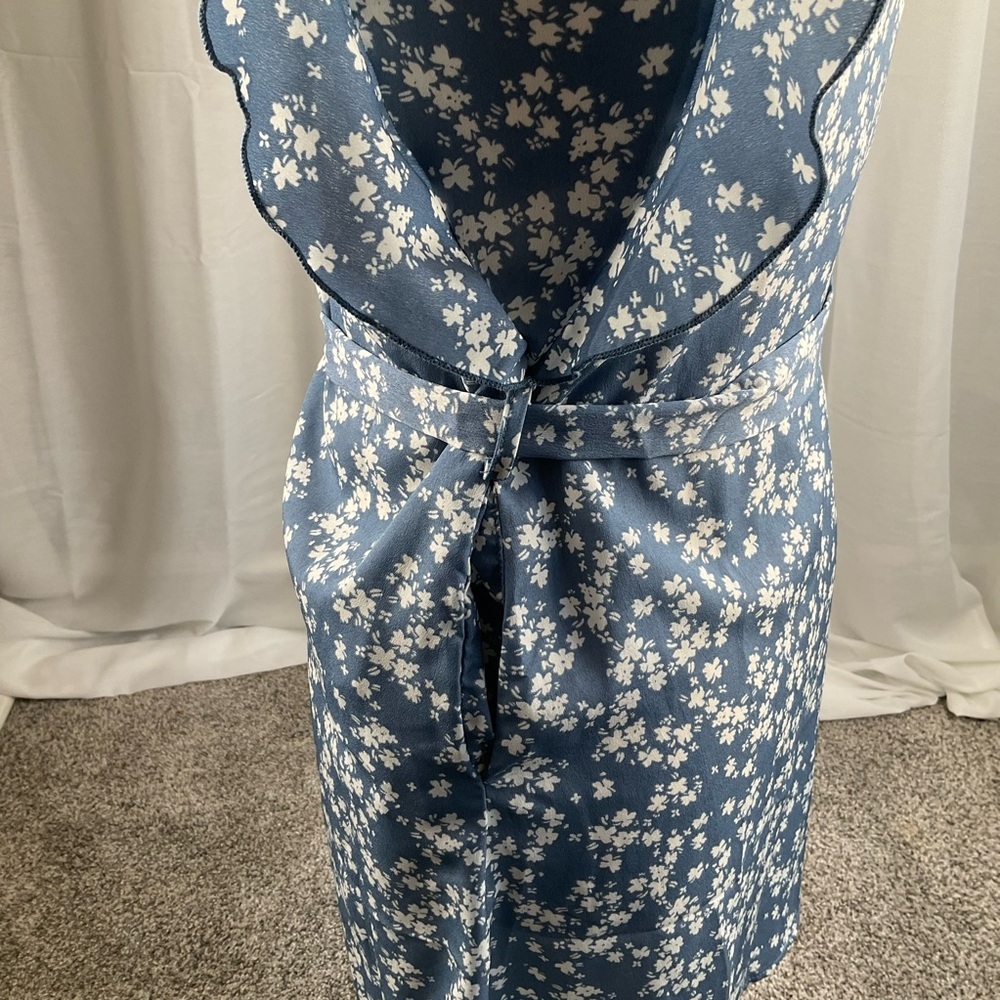 Blue and White Floral Tie Dress SHEIN NWOT - Picture 3 of 5